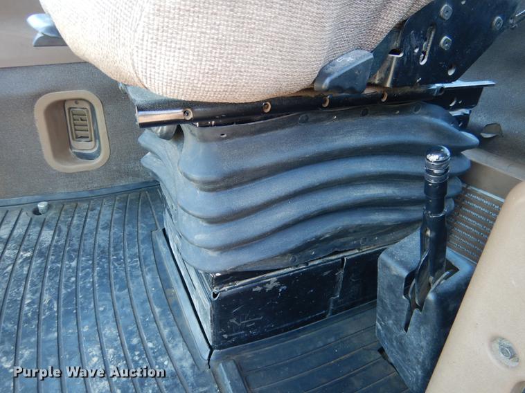 image for item DG5809 2001 John Deere 9400 4WD tractor