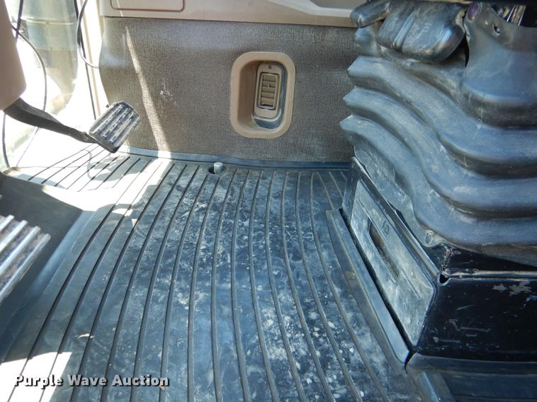 image for item DG5809 2001 John Deere 9400 4WD tractor