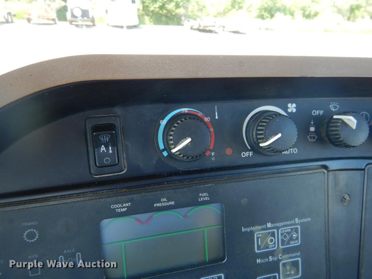 image for item DG5809 2001 John Deere 9400 4WD tractor