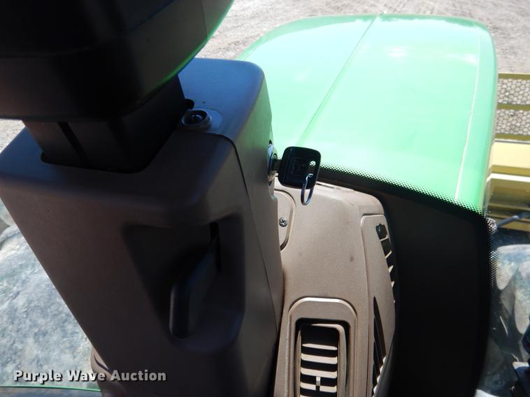 image for item DG5809 2001 John Deere 9400 4WD tractor