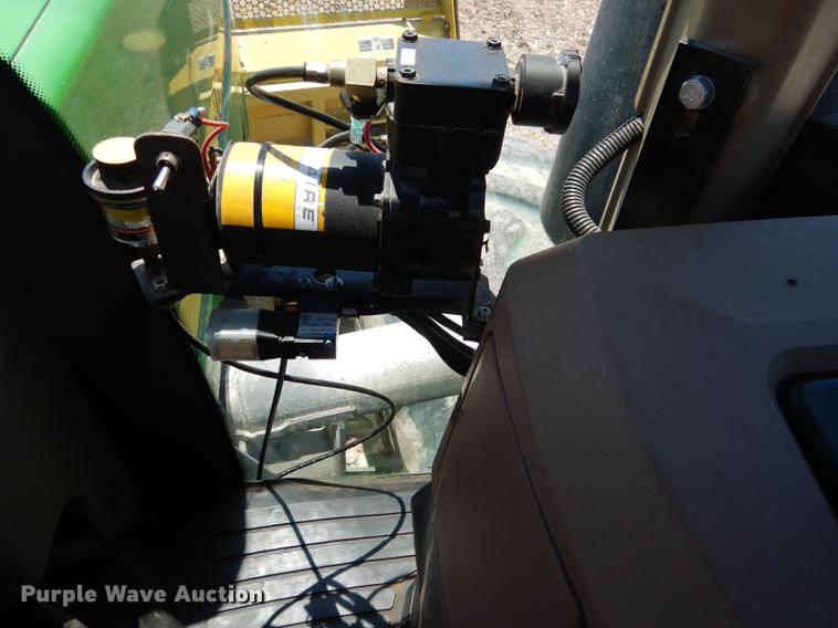 image for item DG5809 2001 John Deere 9400 4WD tractor