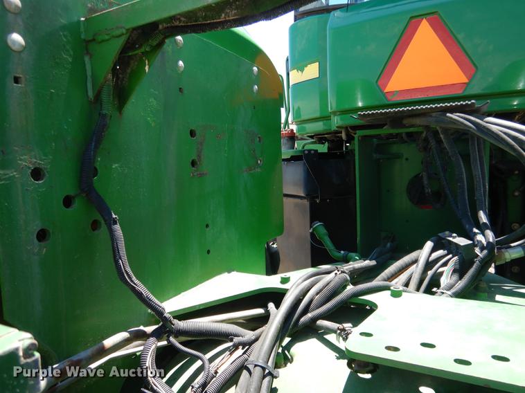 image for item DG5809 2001 John Deere 9400 4WD tractor