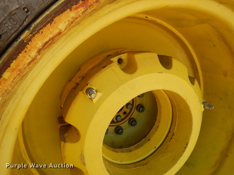 image for item DG5809 2001 John Deere 9400 4WD tractor