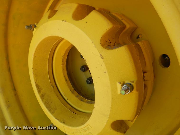 image for item DG5809 2001 John Deere 9400 4WD tractor