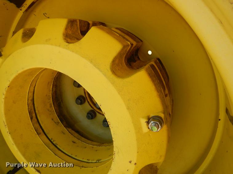 image for item DG5809 2001 John Deere 9400 4WD tractor