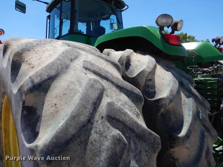 image for item DG5809 2001 John Deere 9400 4WD tractor