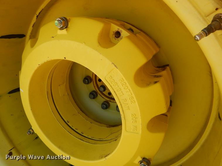 image for item DG5809 2001 John Deere 9400 4WD tractor