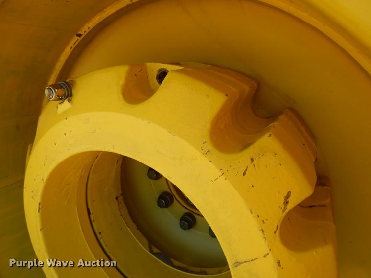 image for item DG5809 2001 John Deere 9400 4WD tractor