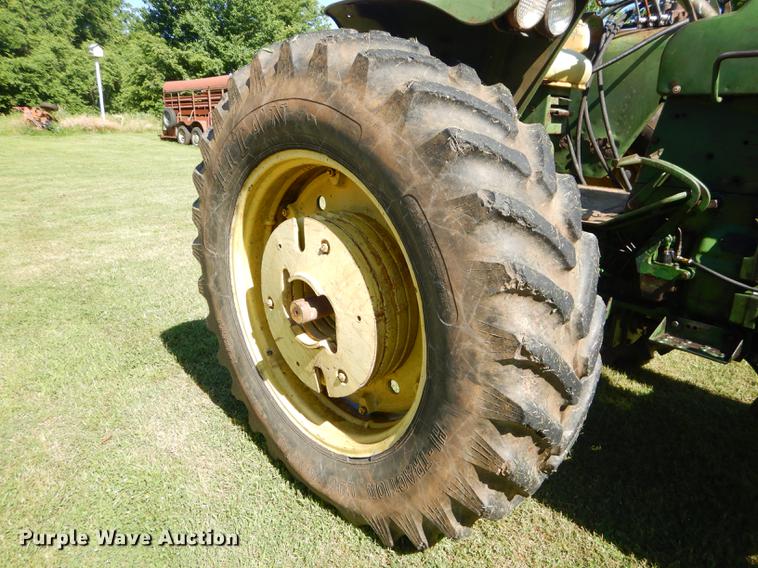 image for item ED9310 1963 John Deere 4010 tractor