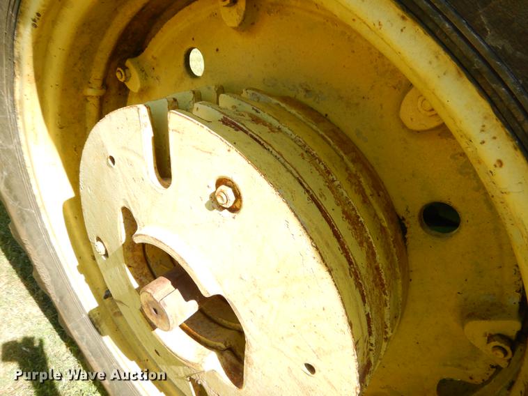 image for item ED9310 1963 John Deere 4010 tractor