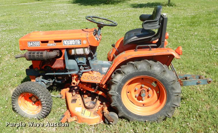 image for item ED9311 1998 Kubota B4200 MFWD tractor