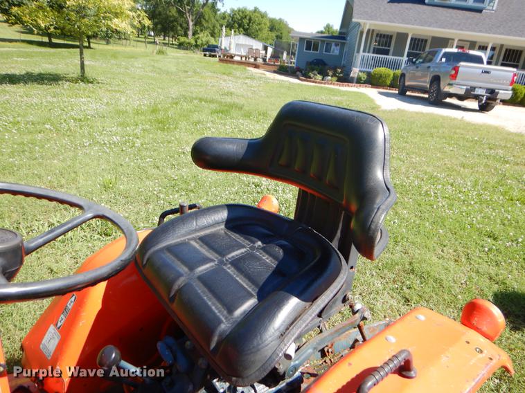 image for item ED9311 1998 Kubota B4200 MFWD tractor