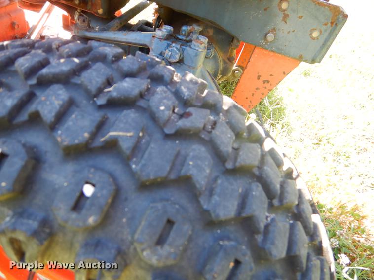 image for item ED9311 1998 Kubota B4200 MFWD tractor