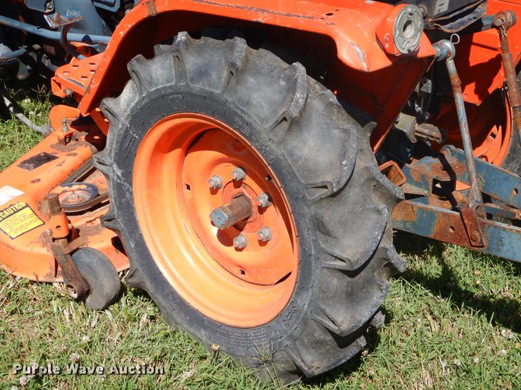 image for item ED9311 1998 Kubota B4200 MFWD tractor