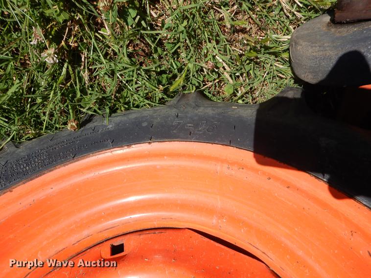 image for item ED9311 1998 Kubota B4200 MFWD tractor