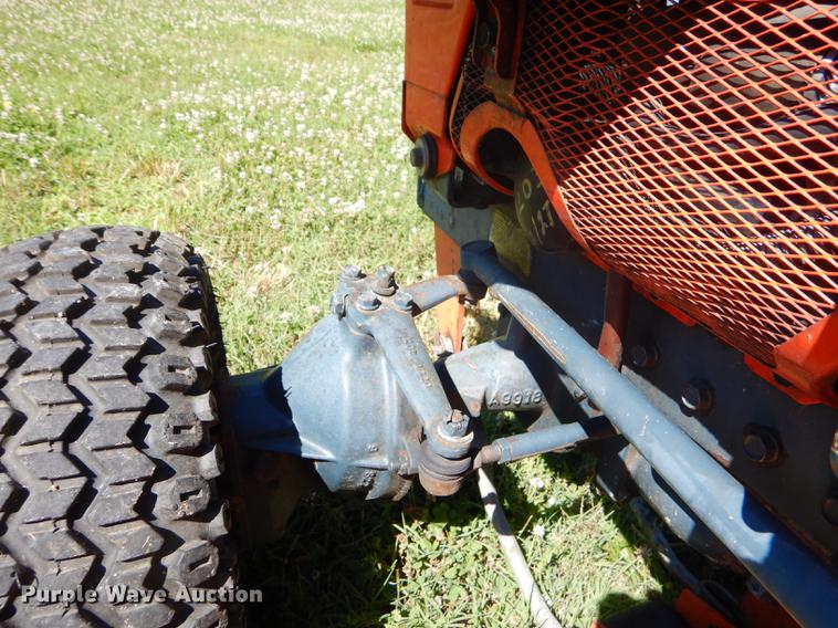 image for item ED9311 1998 Kubota B4200 MFWD tractor