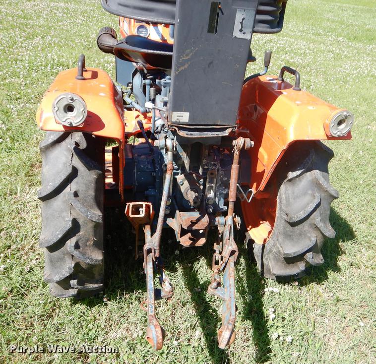 image for item ED9311 1998 Kubota B4200 MFWD tractor