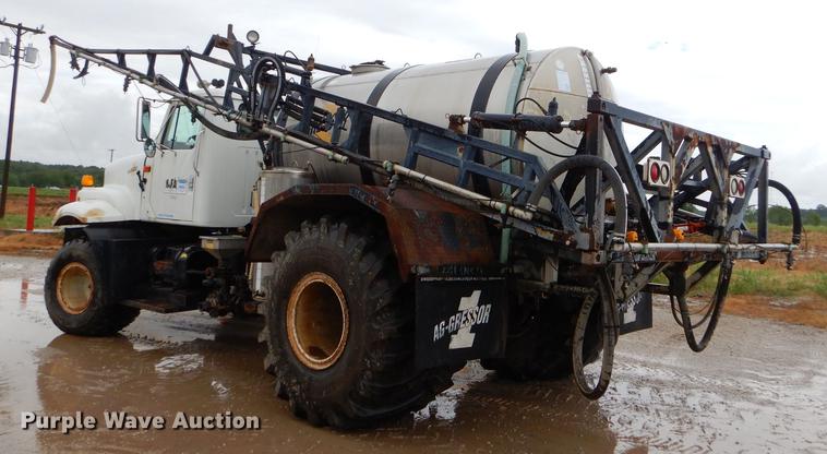 image for item ED9316 2002 International 2554 applicator truck