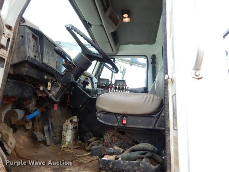 image for item ED9316 2002 International 2554 applicator truck