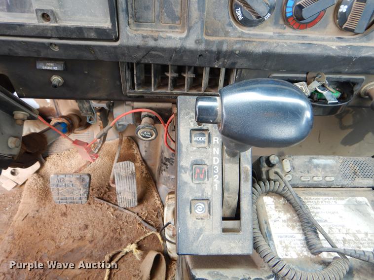 image for item ED9316 2002 International 2554 applicator truck