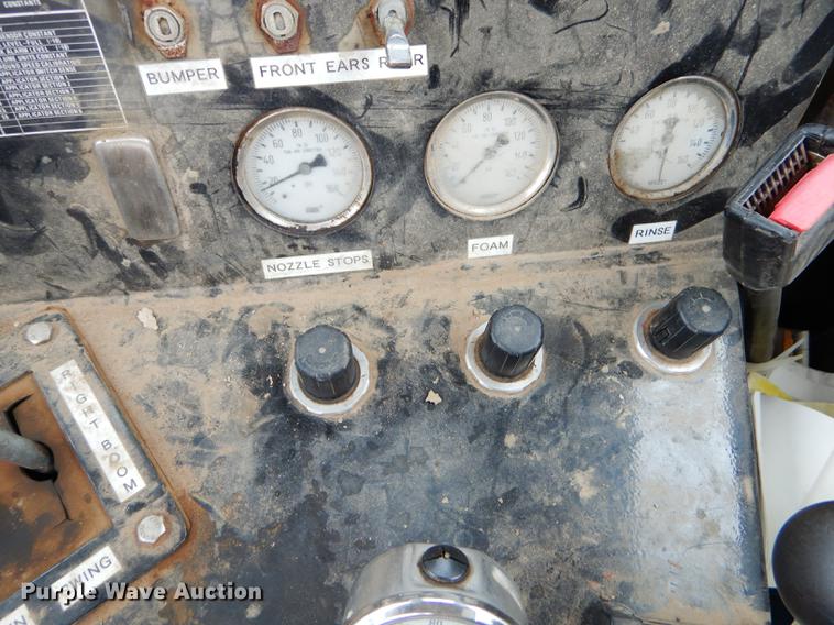 image for item ED9316 2002 International 2554 applicator truck