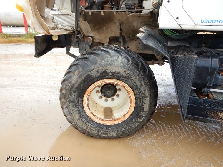 image for item ED9316 2002 International 2554 applicator truck