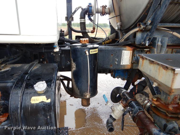 image for item ED9316 2002 International 2554 applicator truck