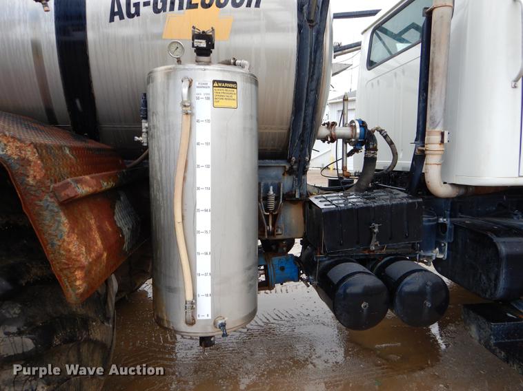 image for item ED9316 2002 International 2554 applicator truck