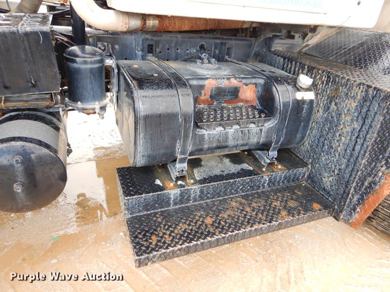 image for item ED9316 2002 International 2554 applicator truck