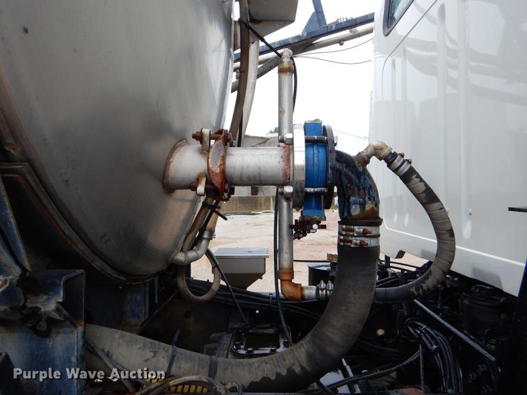 image for item ED9316 2002 International 2554 applicator truck