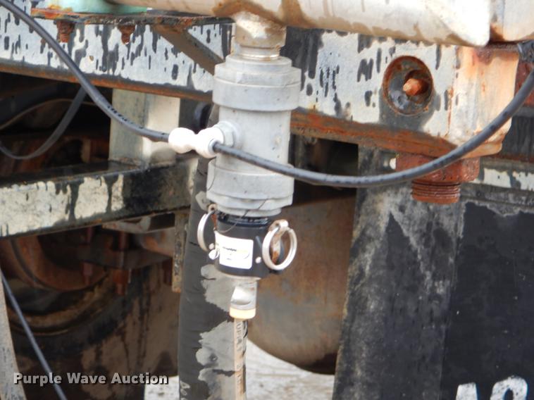 image for item ED9316 2002 International 2554 applicator truck