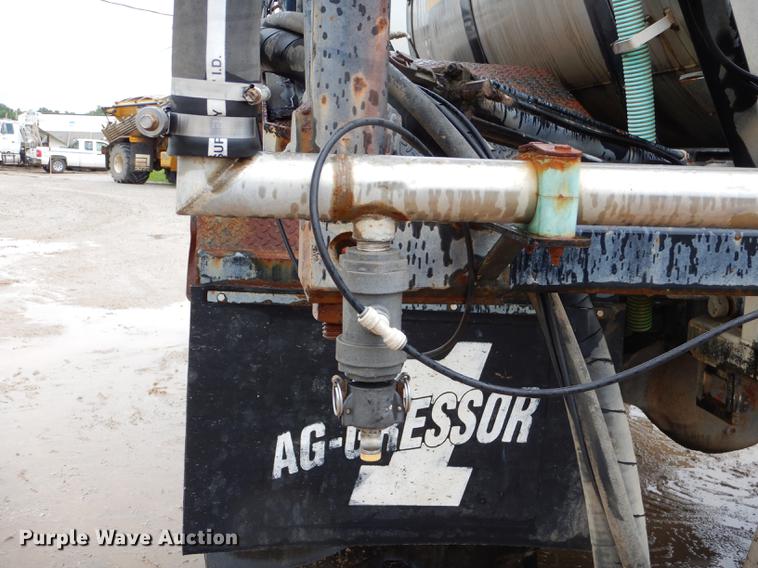 image for item ED9316 2002 International 2554 applicator truck