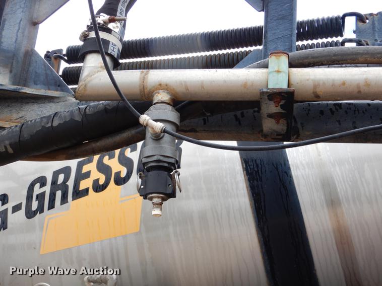 image for item ED9316 2002 International 2554 applicator truck