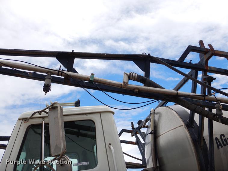 image for item ED9316 2002 International 2554 applicator truck