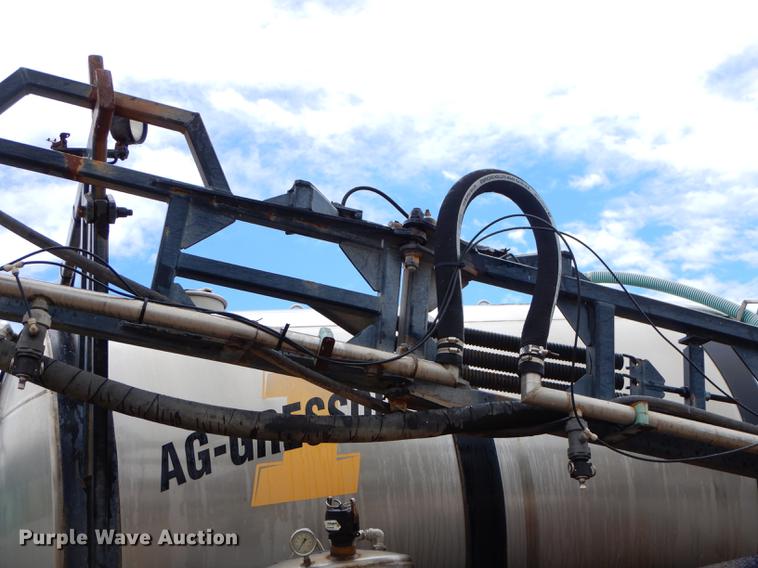 image for item ED9316 2002 International 2554 applicator truck