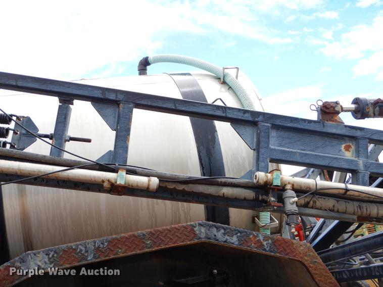 image for item ED9316 2002 International 2554 applicator truck