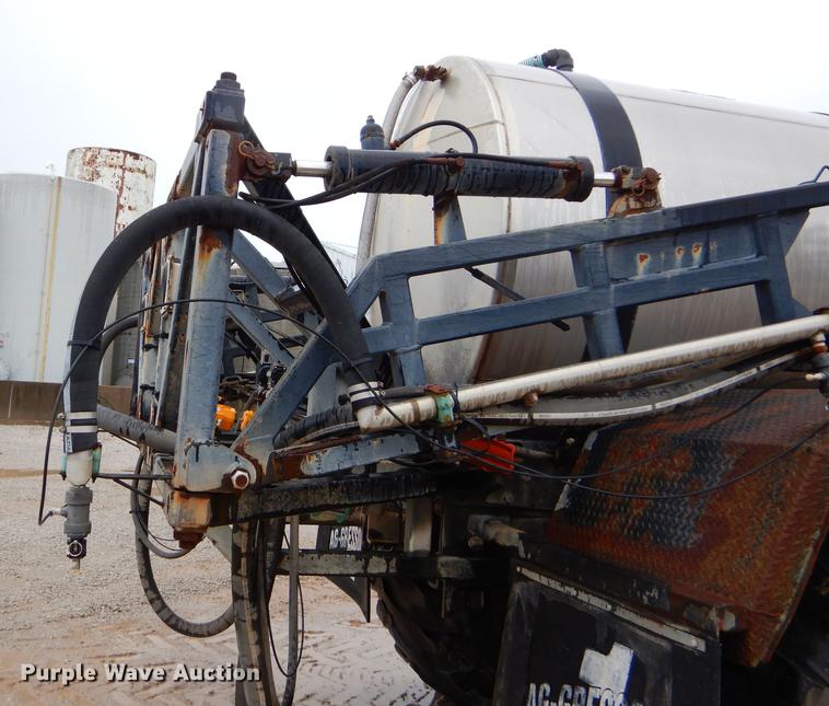 image for item ED9316 2002 International 2554 applicator truck