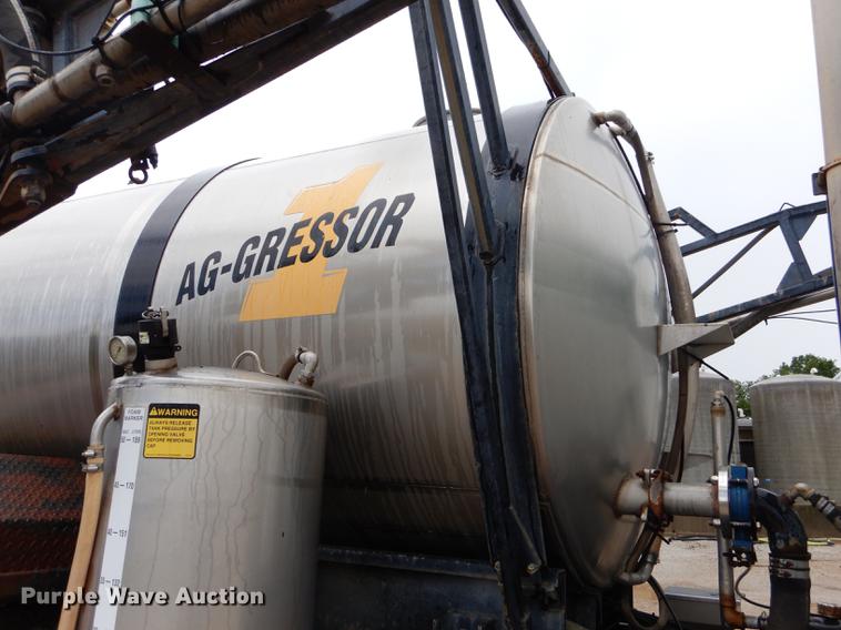 image for item ED9316 2002 International 2554 applicator truck