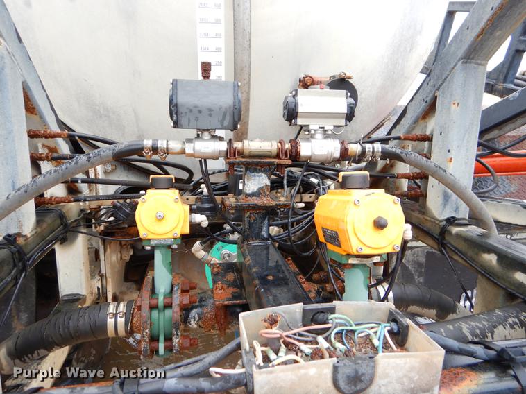 image for item ED9316 2002 International 2554 applicator truck