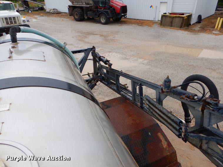 image for item ED9316 2002 International 2554 applicator truck