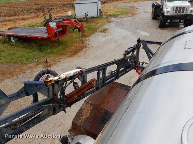 image for item ED9316 2002 International 2554 applicator truck