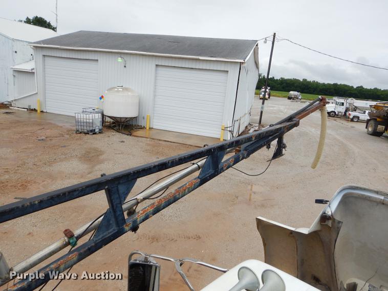 image for item ED9316 2002 International 2554 applicator truck