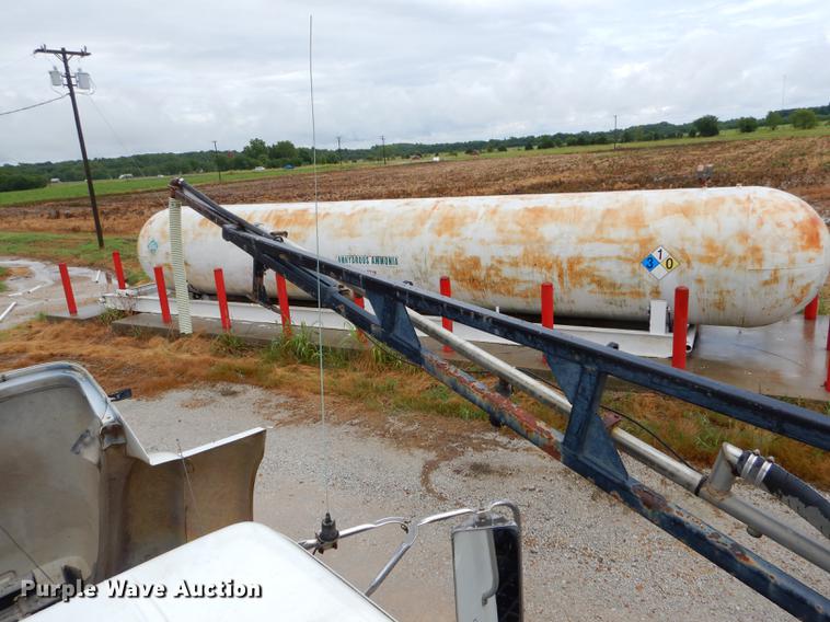 image for item ED9316 2002 International 2554 applicator truck