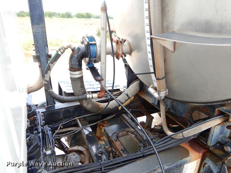 image for item ED9316 2002 International 2554 applicator truck