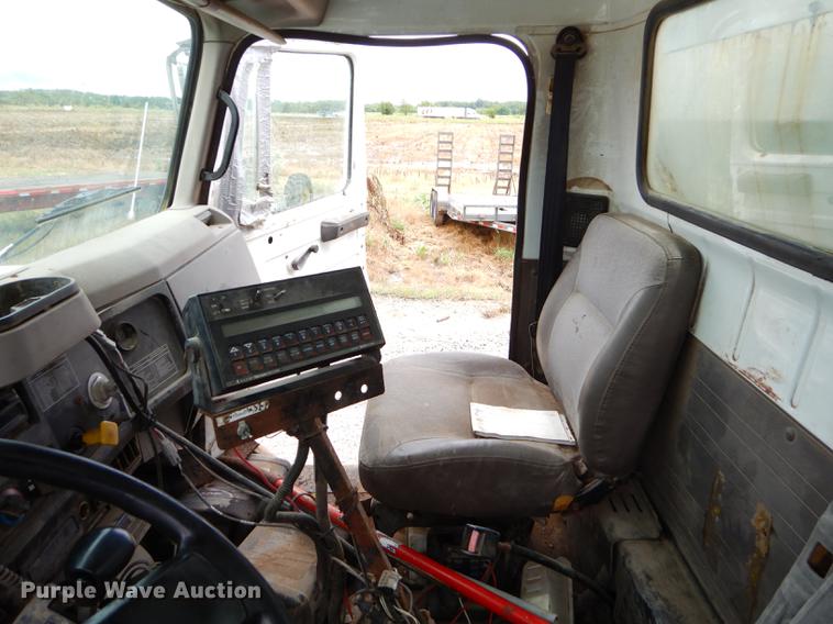 image for item ED9317 1997 International 2554 applicator truck