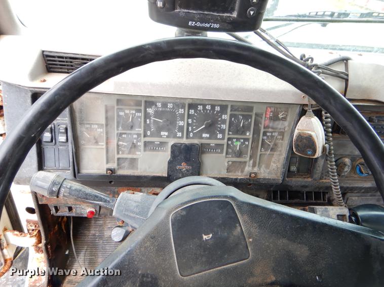 image for item ED9317 1997 International 2554 applicator truck
