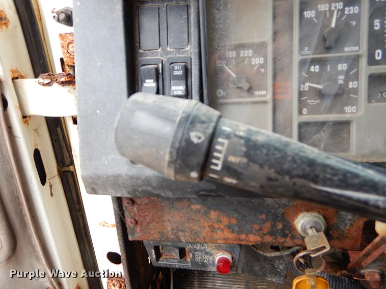 image for item ED9317 1997 International 2554 applicator truck