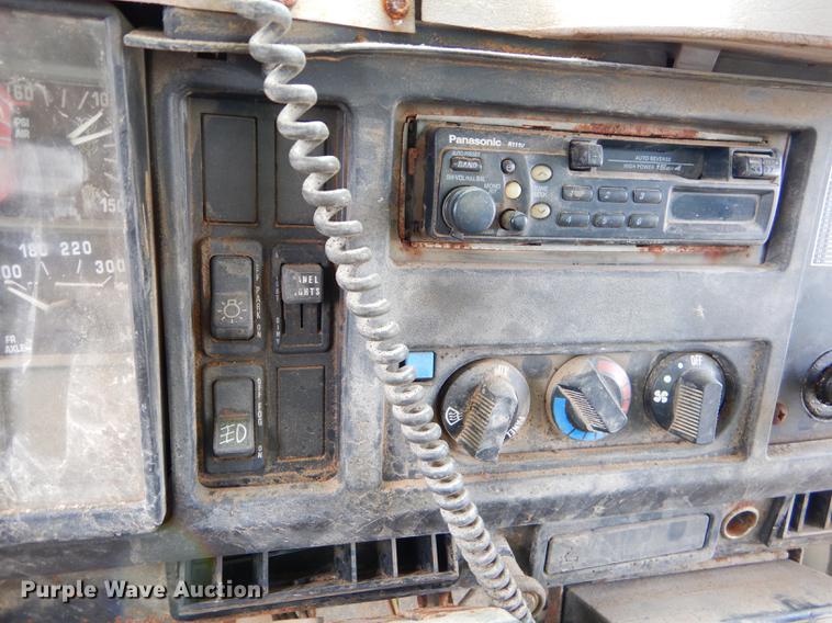 image for item ED9317 1997 International 2554 applicator truck