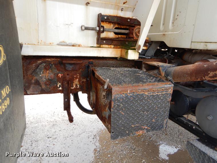 image for item ED9317 1997 International 2554 applicator truck