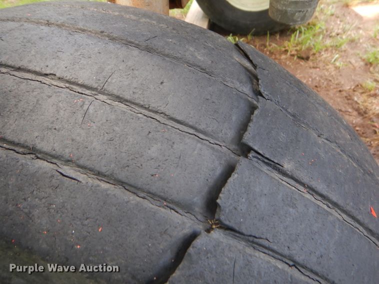 image for item ED9392 Massey-Ferguson 180 tractor